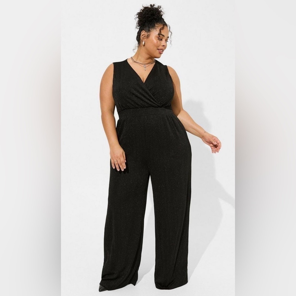 TORRID Sz 18 CrissCross Bodice Pleats Wide Leg Zipper Close Pockets Jumpsuit NEW